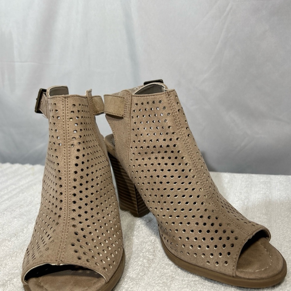 Time and True Women's Brown Wedges Size 7.5 Preowned